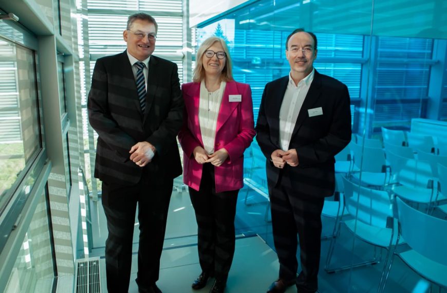 The University of Stuttgart and Hewlett Packard Enterprise will build an Exascale Supercomputer.