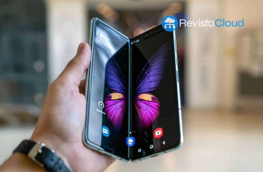 Samsung regains leadership in the smartphone market, surpassing Apple.