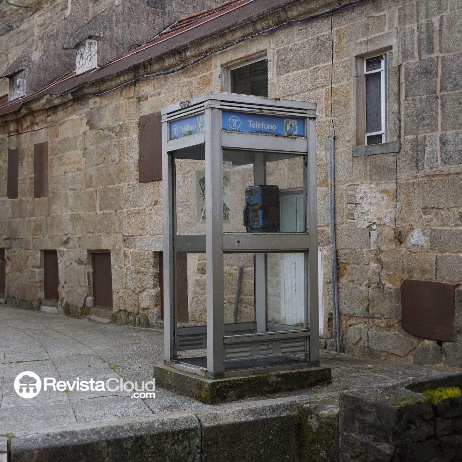 cabina telefonica telefonos antigua azul