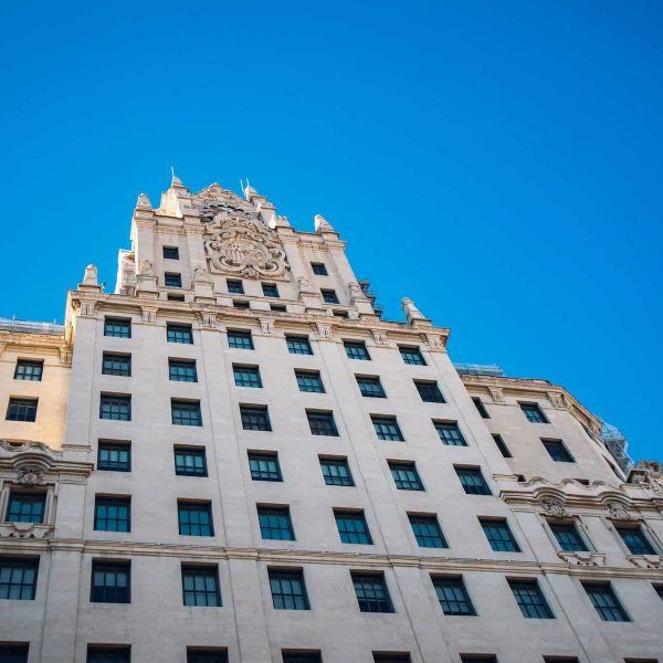 Telefónica earns 427 million until March, accelerates its strategic transformation, and confirms its goals for 2025.