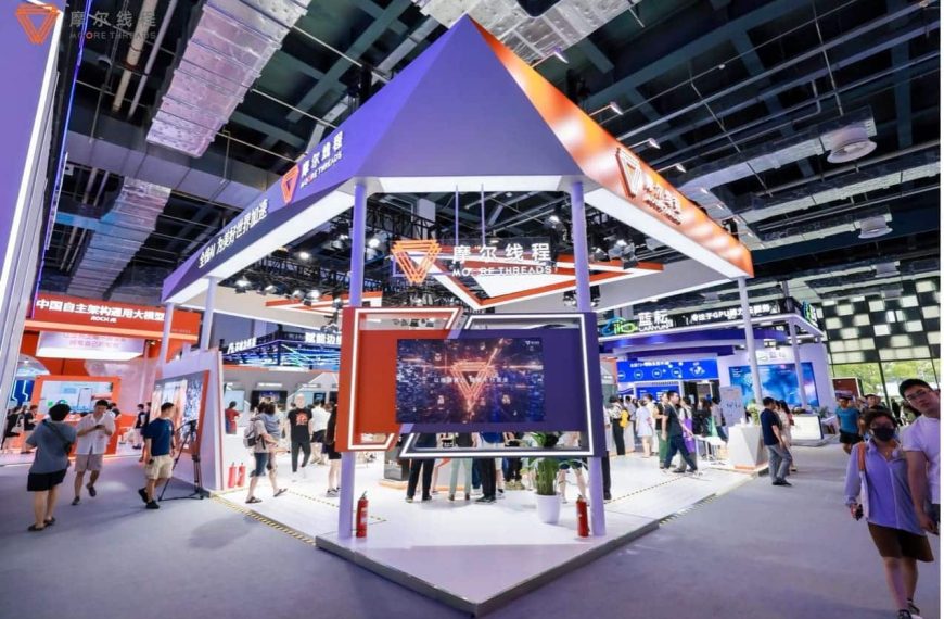 Moore Threads debuted at WAIC 2024, showcasing comprehensive AI solutions with the WanKa computing cluster.