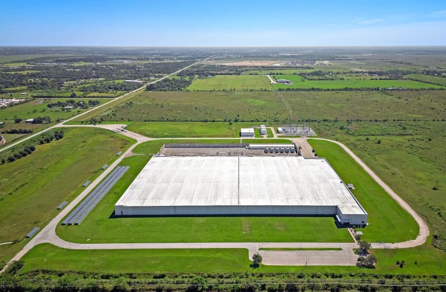 Serverfarm expands its credit line to $1.637 billion to meet growing demand for cloud and AI.