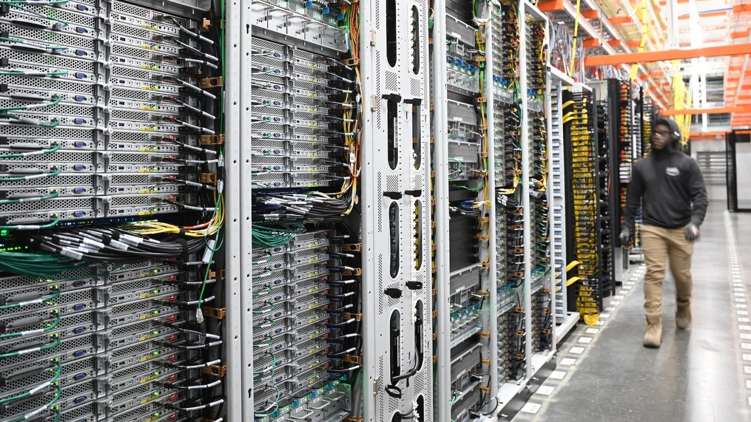 1736878526 amazon aws data center centro datos