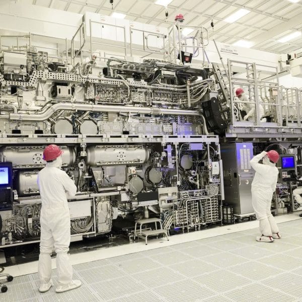 Intel Accelerates with High-NA EUV and Has Already Produced 30,000 Wafers in Just Three Months