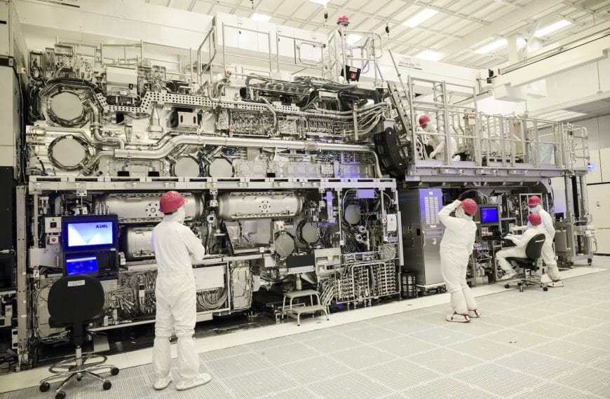 Intel Accelerates with High-NA EUV and Has Already Produced 30,000 Wafers in Just Three Months