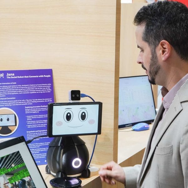 Jana, the social robot from Eurecat that humanizes communication in clinical settings