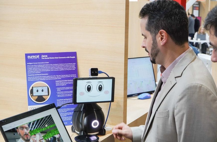 Jana, the social robot from Eurecat that humanizes communication in clinical settings
