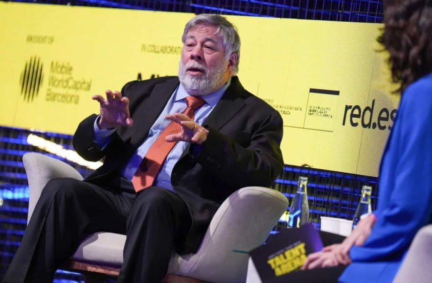 Steve Wozniak Calls for Regulated AI and the Promotion of Open Source in Barcelona