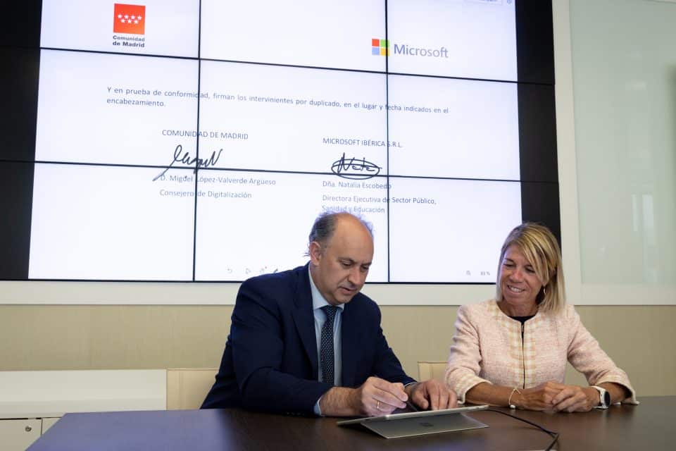 Firma Acuerdo CAM Digitalizacion Educacion