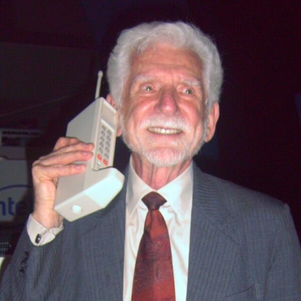 Martin Cooper: The Engineer Who Invented the Mobile Phone and Transformed Global Communication