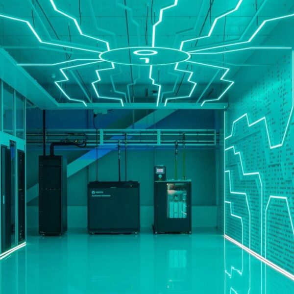 The Future Is in Water: Why Giant Data Centers Are Replacing Air with Liquid