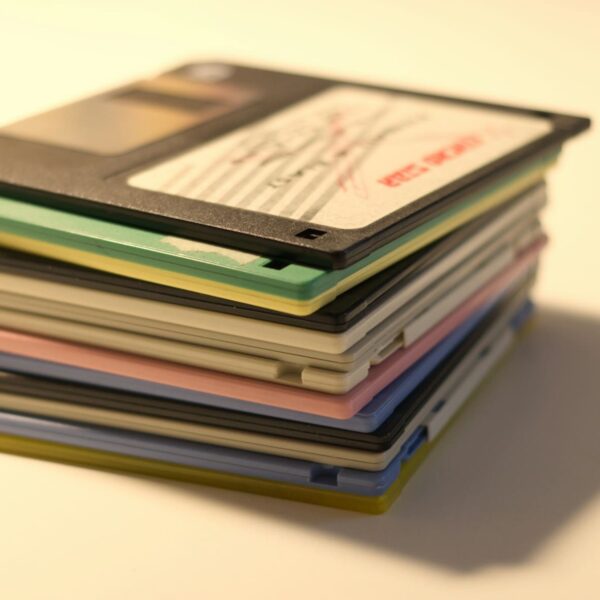 The Old Floppy Disk Resists Dying: Linux Maintains Compatibility in 2025