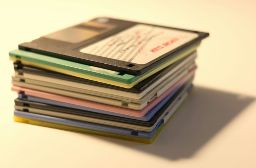 The Old Floppy Disk Resists Dying: Linux Maintains Compatibility in 2025