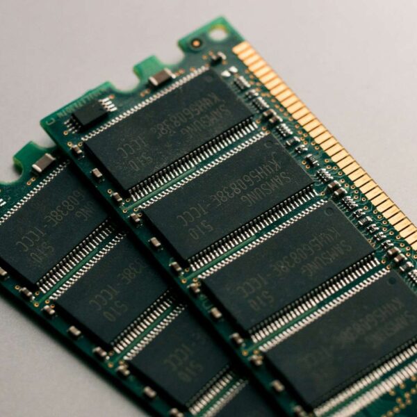 Memory heats up: DRAM surges over 170% year-over-year, and the rally could last until 2026