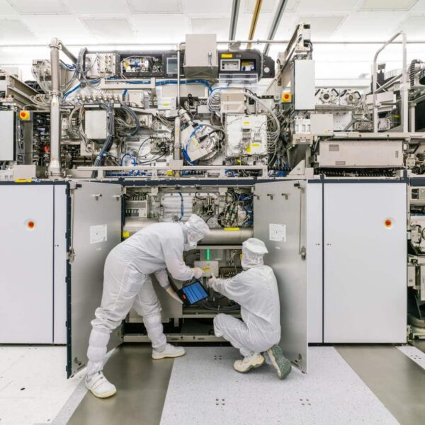 EUV High-NA Lithography Challenge: The TWINSCAN EXE:5200B Opens a New Era in Chip Manufacturing