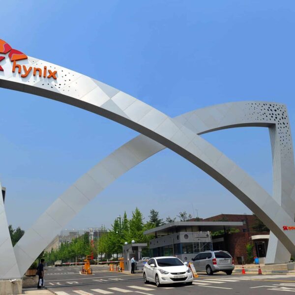SK hynix installs the first commercial High NA EUV system to revolutionize DRAM memory