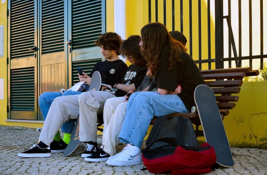 OpenAI Bets on Age Prediction in ChatGPT: The Global Debate on Verifying Age Online