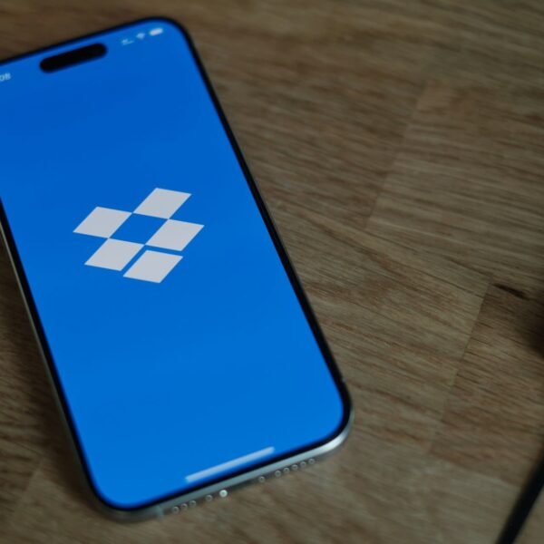 Dropbox begins a new chapter: Drew Houston steps down as CEO after 19 years