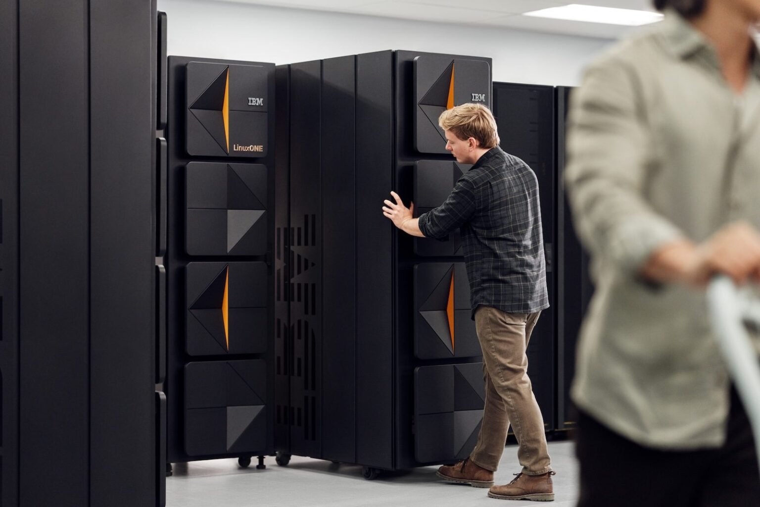 LinuxONE 5 ibm fram