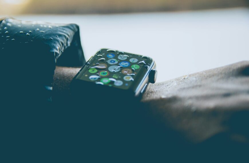 The EU’s Replaceable Battery Will Have Exceptions for Smartwatches