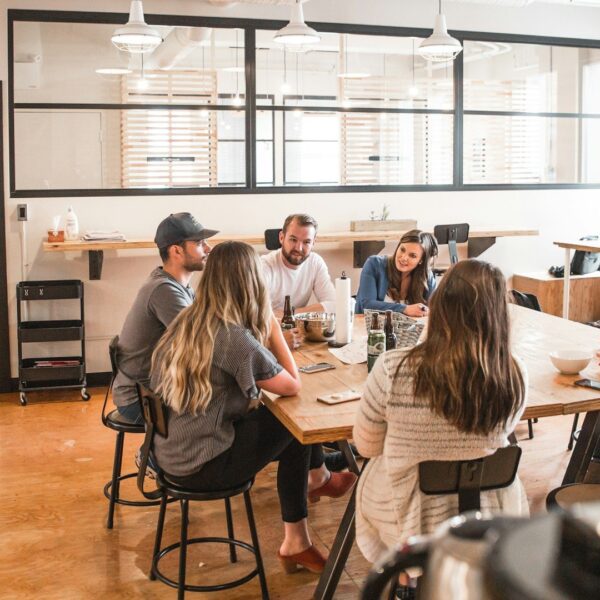Weekly Tech Reports: The Rhythm That Turns Consulting into Useful Software