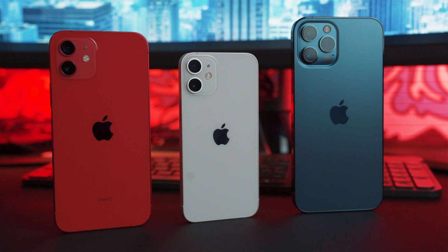Smartphones representing global production by Samsung and Apple